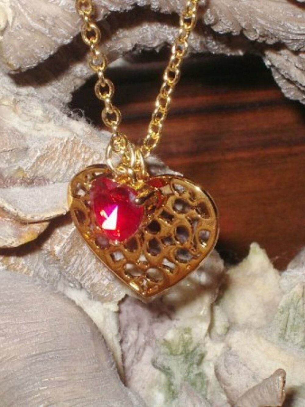 NEW COACH MIRANDA GOLDTONE FILAGREE HEART WITH RUBY RED HEART CHARM 18" NECKLACE